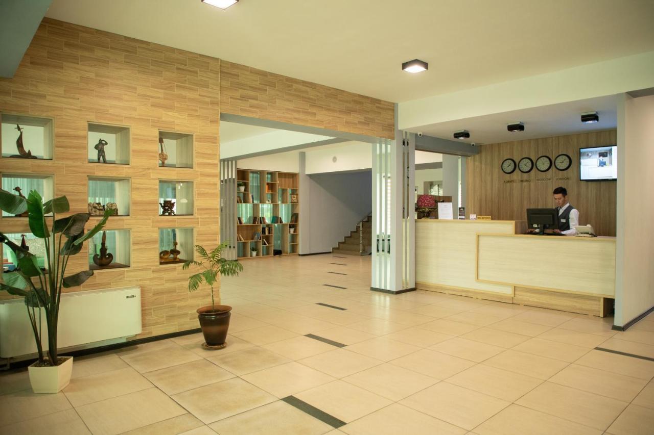 Astra Hotel Almatı Dış mekan fotoğraf